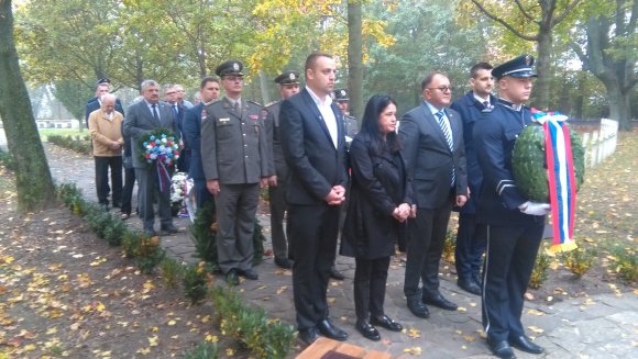 Обележена годишњица страдања цивила и војника на војном гробљу Петржалки у Словачкој Републици
