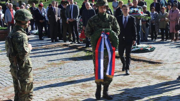 Дејан Антић одао почаст пострадалима и ослободиоцима Сремске Митровице у Првом и Другом светском рату