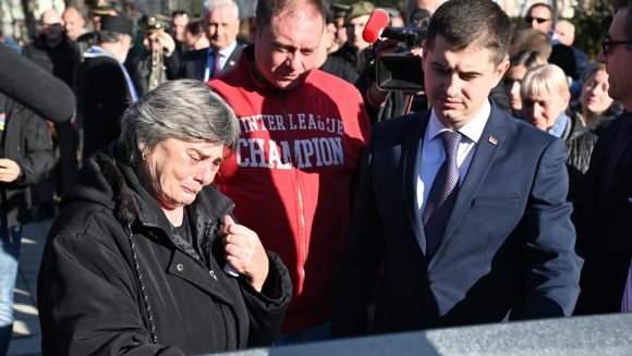 Дејан Антић открио Спомен плочу палом војнику Душану Тасићу настрадалом на КиМ 1998. године 