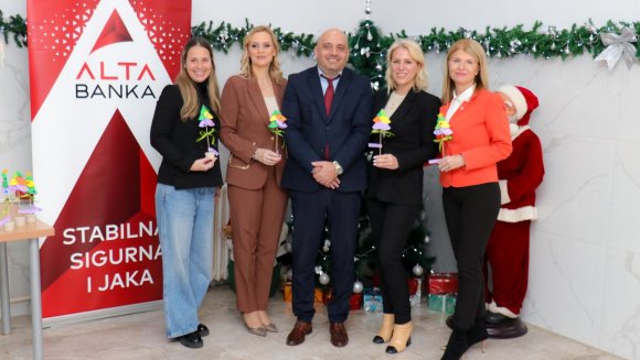 Подела новогодишњих пакетића деци у установама социјалне заштите – за дечије осмехе