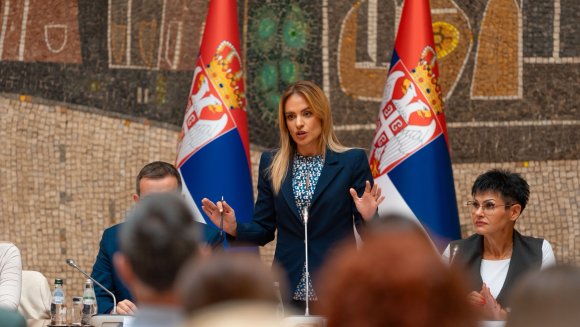 Министарство окупило центре за социјални рад: систем је спреман за примену новог закона о родитељима неговатељима