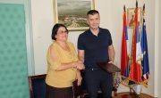Министар Ђорђевић уручио је возило Савезу инвалида рада Војводине у Сремским Карловцима