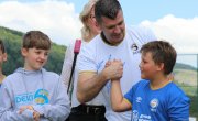 Деца са инвалидитетом и деца без родитељског старања, на иницијативу Министарства, први пут учествују на фудбалском кампу Деки 5