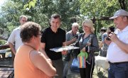 Министар Ђорђевић поклонио рачунар Дневном боравку за одрасла лица у Бачкој Тополи 