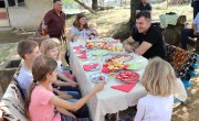 Ђорђевић посетио породицу са десеторо деце у Медвеђи и обећао им помоћ