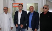 Министар Ђорђевић и градоначелник Радојичић посетили тек рођену бебу која је јутрос напуштена у Београду