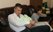Министар Ђорђевић посетио бебу која је пре месец дана остављена у контејнеру у Жаркову