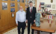 Министру Ђорђевићу уручена биста руског писца Фјодора Михајловича Достојевског 