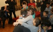 Подељени поклони и новогодишњи пакетићи деци на Белом двору