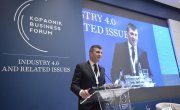 Ђорђевић на Копаоник бизнис форуму: До 2025. главни задатак је да плата буде 900 евра, а пензије 440 евра