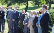 Ђорђевић положио венац на споменик V-3 крагујевачке гимназије у част сећања на стрељане ученике и учитеље
