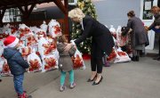 Министарка Кисић Тепавчевић: Новогодишњи поклони за децу из Звечанске