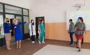 Кисић Тепавчевић са корисницима Установе за децу и младе „Сремчица“ на манифестацији „Ускршње чаролије“