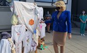 Кисић Тепавчевић са корисницима Установе за децу и младе „Сремчица“ на манифестацији „Ускршње чаролије“
