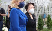 Одата почаст погинулим кинеским новинарима у бомбардовању зграде Амбасаде Кине у Србији