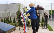 Одата почаст погинулим кинеским новинарима у бомбардовању зграде Амбасаде Кине у Србији