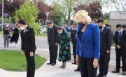 Одата почаст погинулим кинеским новинарима у бомбардовању зграде Амбасаде Кине у Србији