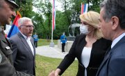 Председник Вучић и министарка Кисић Тепавчевић положили венац на Споменик јунацима са Кошара