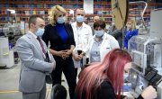Министарка Кисић Тепавчевић у Краљеву обишла компанију „Леони“