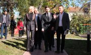 Компанија „Stadler Bussnang AG“ поклонила деци у Звечанској 300 килограма чоколаде