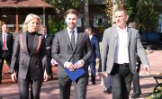 Компанија „Stadler Bussnang AG“ поклонила деци у Звечанској 300 килограма чоколаде