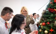 Осмесима и дечијом срећом окићена јелка у Установи за децу и младе „Сремчица“