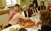 Министарка Кисић на ускршњој радионици Удружења жена „Сента“