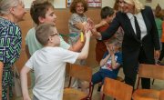Кисић првог дана школске године са ђацима специјалне ОШ „Антон Скала“
