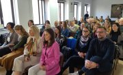 Министарство наставља подршку Савезу слепих Србије – помоћница министра на акцији „Покуцај ми књигом на врата“