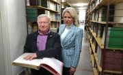 Министарство наставља подршку Савезу слепих Србије – помоћница министра на акцији „Покуцај ми књигом на врата“