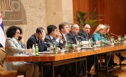 Министар за рад, запошљавање, борачка и социјална питања Никола Селаковић одржао је други по реду састанак са директорима свих центара за социјални рад у Србији, како би на заједнички начин дефинисали планове и приоритете у раду ових институција у наредном периоду.  Министар Селаковић је указао да је потребно да сви центри за социјални рад, њих 141, посебну пажњу посвете ефикасном коришћењу новог оперативног система СОЗИС, чија је примена отпочела крајем прошле године. Он је навео да овај систем са једне ст