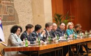 Министар за рад, запошљавање, борачка и социјална питања Никола Селаковић одржао је други по реду састанак са директорима свих центара за социјални рад у Србији, како би на заједнички начин дефинисали планове и приоритете у раду ових институција у наредном периоду.  Министар Селаковић је указао да је потребно да сви центри за социјални рад, њих 141, посебну пажњу посвете ефикасном коришћењу новог оперативног система СОЗИС, чија је примена отпочела крајем прошле године. Он је навео да овај систем са једне ст