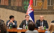 Министар за рад, запошљавање, борачка и социјална питања Никола Селаковић одржао је други по реду састанак са директорима свих центара за социјални рад у Србији, како би на заједнички начин дефинисали планове и приоритете у раду ових институција у наредном периоду.  Министар Селаковић је указао да је потребно да сви центри за социјални рад, њих 141, посебну пажњу посвете ефикасном коришћењу новог оперативног система СОЗИС, чија је примена отпочела крајем прошле године. Он је навео да овај систем са једне ст