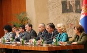 Министар за рад, запошљавање, борачка и социјална питања Никола Селаковић одржао је други по реду састанак са директорима свих центара за социјални рад у Србији, како би на заједнички начин дефинисали планове и приоритете у раду ових институција у наредном периоду.  Министар Селаковић је указао да је потребно да сви центри за социјални рад, њих 141, посебну пажњу посвете ефикасном коришћењу новог оперативног система СОЗИС, чија је примена отпочела крајем прошле године. Он је навео да овај систем са једне ст