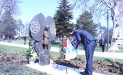 Министар Селаковић положио венац на Споменик деци страдалој у НАТО агресији