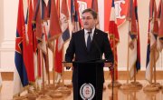Изасланик председника Србије. министар Никола Селаковић, данас је поручио да Срби опет морају да бране своје право да мирно живе у својој држави, оценио да се Срби на КиМ суочавају са терором и нагласио да је боље 100 година преговарати него један дан ратовати.   На свечаном отварању 30. Генералне скупштине Светске федерације ветерана, у Дом Гарде у Топчидеру, која се одржава под покровитељством председника Вучића, Селаковић је поручио да Срби и Србија знају шта значи борити се за слободу отаџбине и да су у