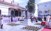 Министар Селаковић на откривању споменика патријарху Иринеју у Нишу