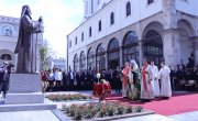 Министар Селаковић на откривању споменика патријарху Иринеју у Нишу