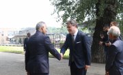 Министар Селаковић положио цвеће са  председницом Индије код споменика Махатми Гандију