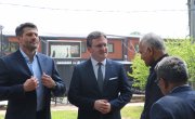 Министар Селаковић положио цвеће са  председницом Индије код споменика Махатми Гандију