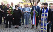 Положени венци на Споменик палим борцима у ратовима 1990 – 1999. у Земуну
