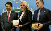 Барошевић на примопредаји донације Јапана удружењу „Бисер“ у Србобрану