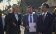 Барошевић на примопредаји донације Јапана удружењу „Бисер“ у Србобрану