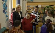 Барошевић на примопредаји донације Јапана удружењу „Бисер“ у Србобрану