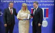 Министар Селаковић данас у Медвеђи доделио прве групне Борачке споменице