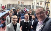 Барошевић на јавном часу знаковног српског језика у школи за оштећене слухом – наглуве „Стефан Дечански“