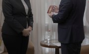 Министар Селаковић уручио српски пасош и решење о држављанству ћерки Благоја Јововића