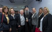Помоћник министра у Сектору за заштиту особа са инвалидитетом Биљана Барошевић примила захвалницу од Савеза слепих Србије 