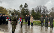 Министар Селаковић положио венац код Споменика деци страдалој у НАТО агресији