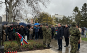 Министар Селаковић положио венац код Споменика деци страдалој у НАТО агресији